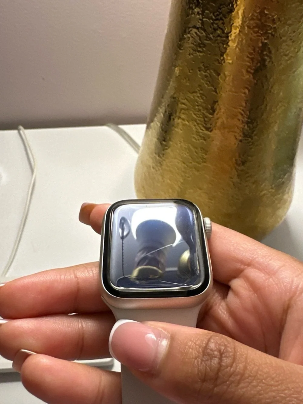 Apple Watch SE S/M band in starlight 41mm watch case